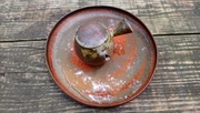 Kyusu_et_assiette_rouge_grise_Laeti